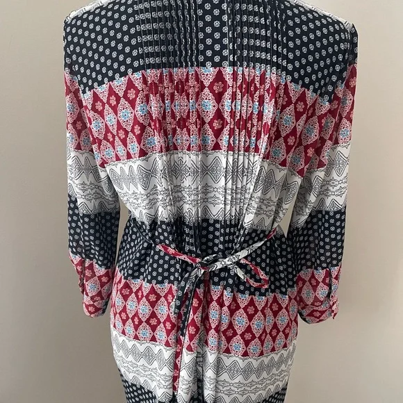 American Rag Extra Cie Sheer Button Up Tunic - Picture 2 of 3